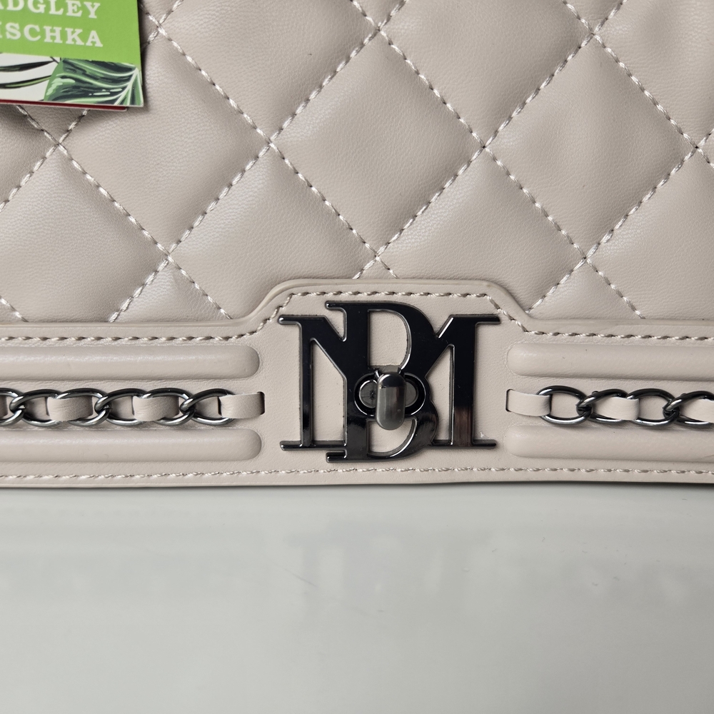 NWT Badgley Mischka Taupe Quilted Vegan Leather Crossbody Bag Gunmetal Chain BM - Picture 5 of 10